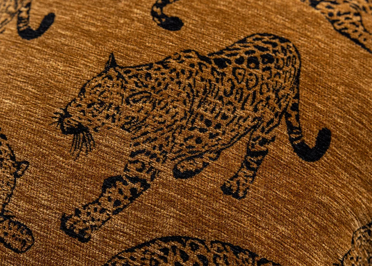 Hotel-style decorative pillowcase with retro animal print.