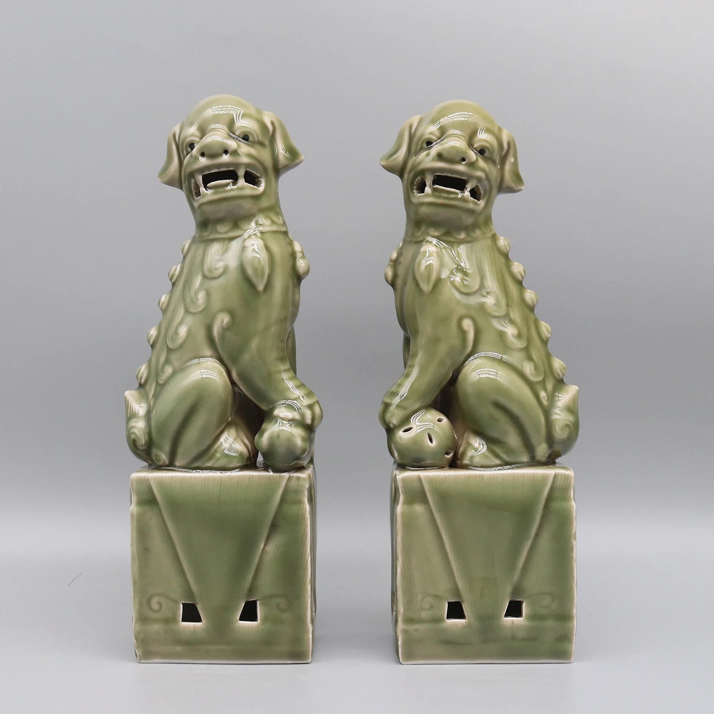 Foo Dogs ceramic guardian lion statues.