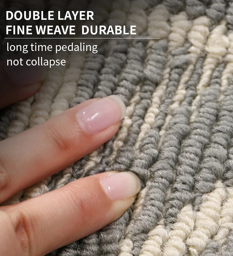 Rectangular non-slip polyester bath rug.