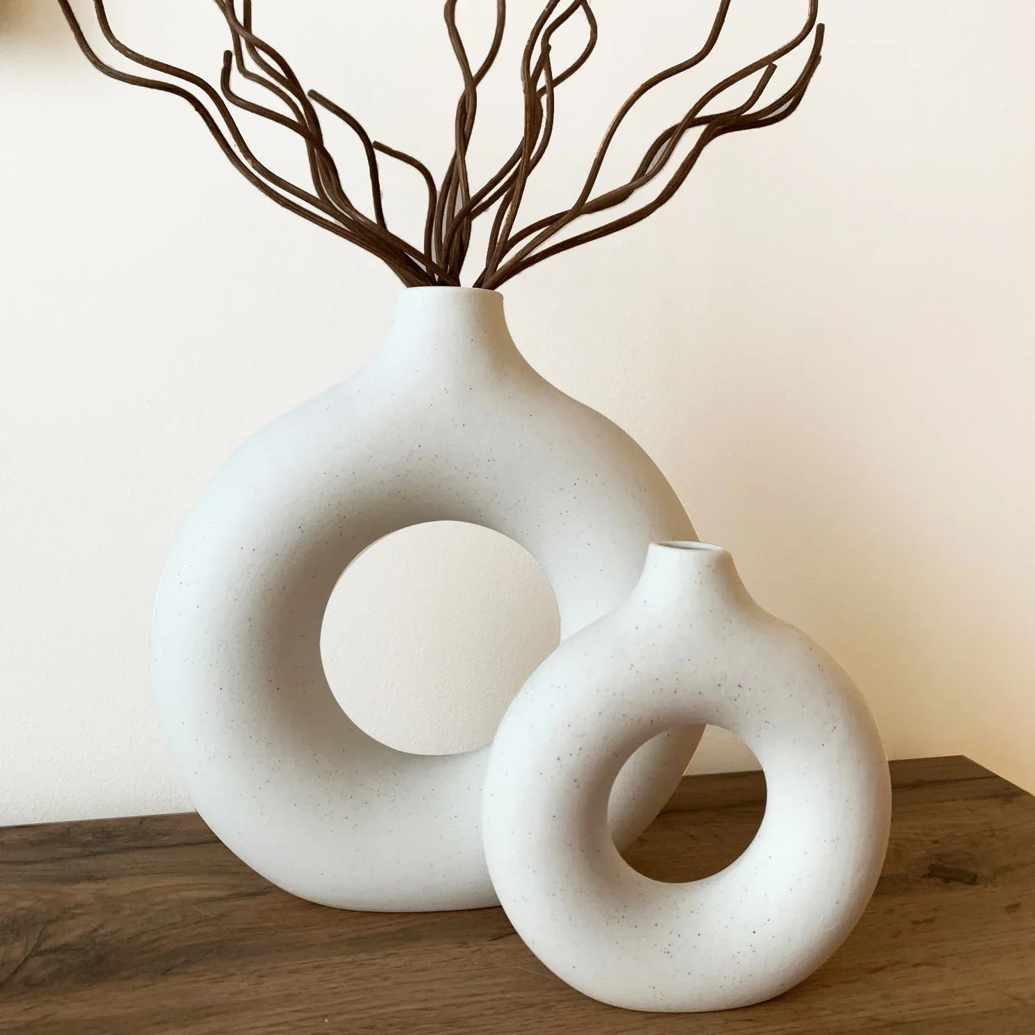 Decorative donut flower vase for office and living room.