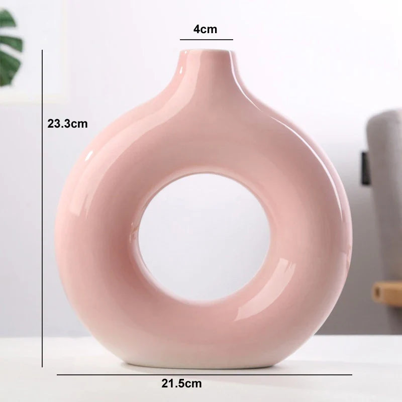 Modern circular ceramic vase for dried flower arrangements.