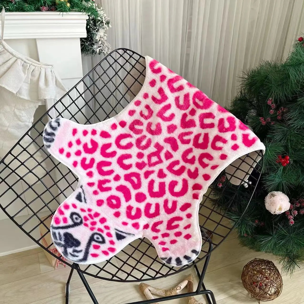 Trendy pink leopard print rug for stylish room décor.